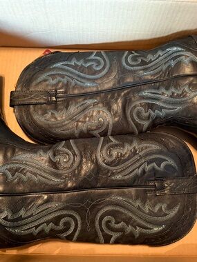 Black Ariat Cowboy Boots with Light Blue Embroidery